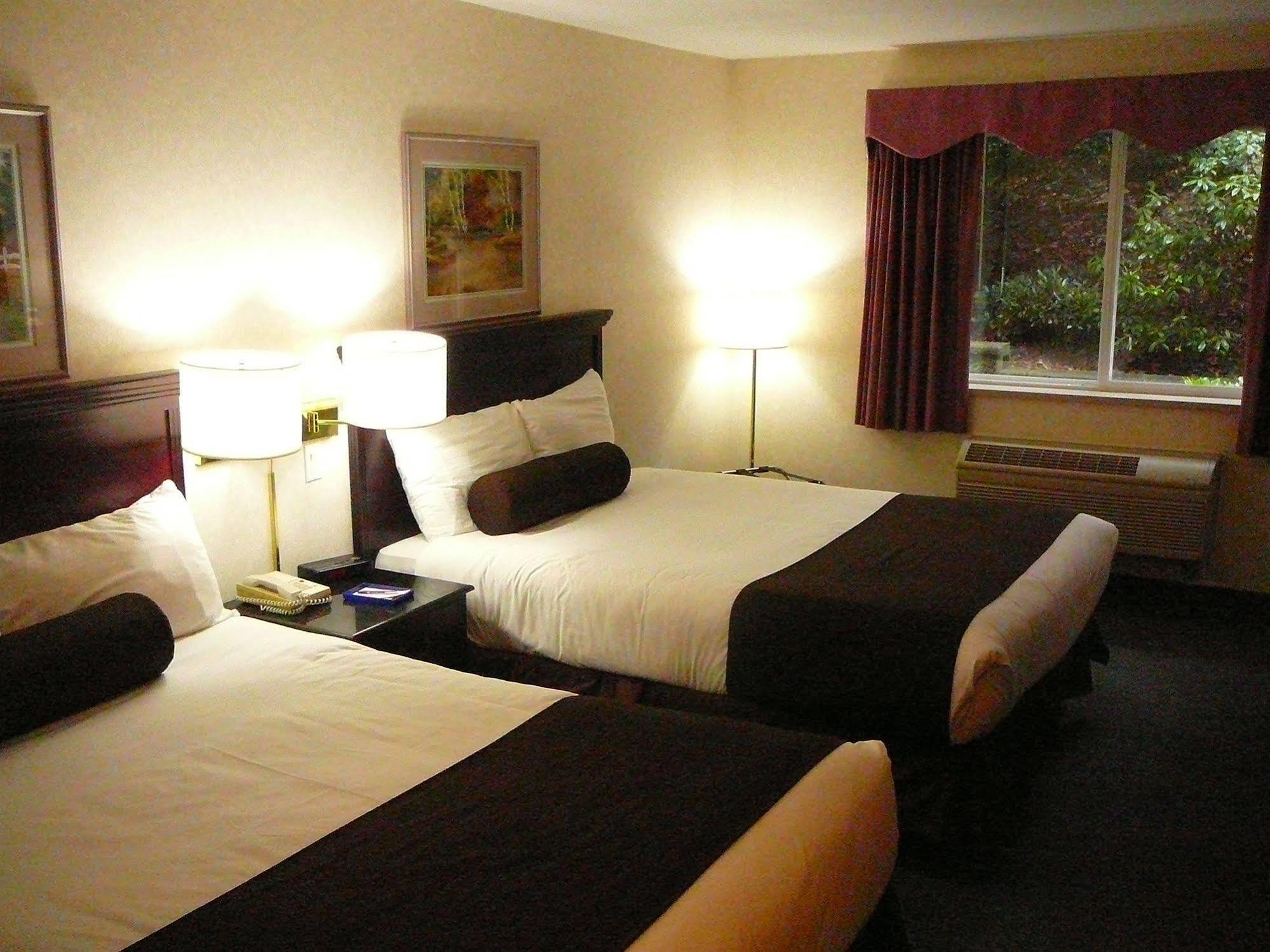 โคสต์ แอบบอตส์ฟอร์ด โฮเต็ล แอนด์ สวีท Hotel อับบอทส์ฟอร์ด ภายนอก รูปภาพ